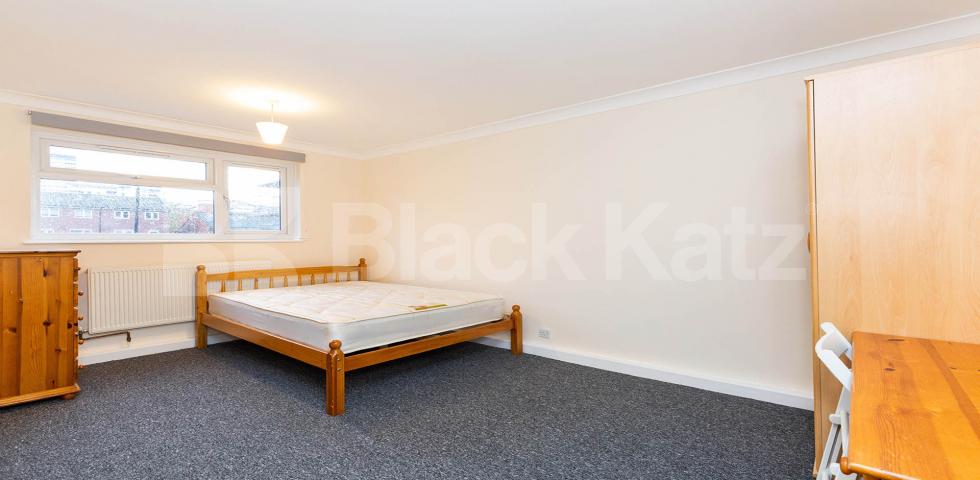 			4 Bedroom, 1 bath, 1 reception Apartment			 Parnell Road , Bow E3